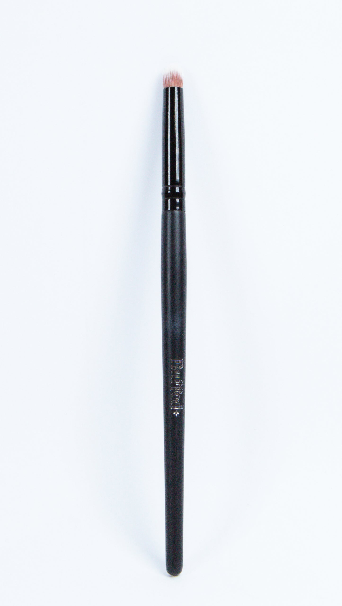 Small undereye corner brush