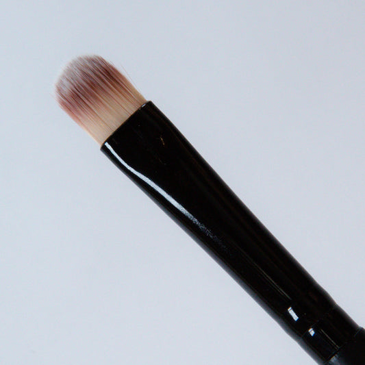 Flat Precision Lip Brush